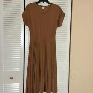 Elizabeth and Nicole Size L Elegant Brown Pleated Midi Dress